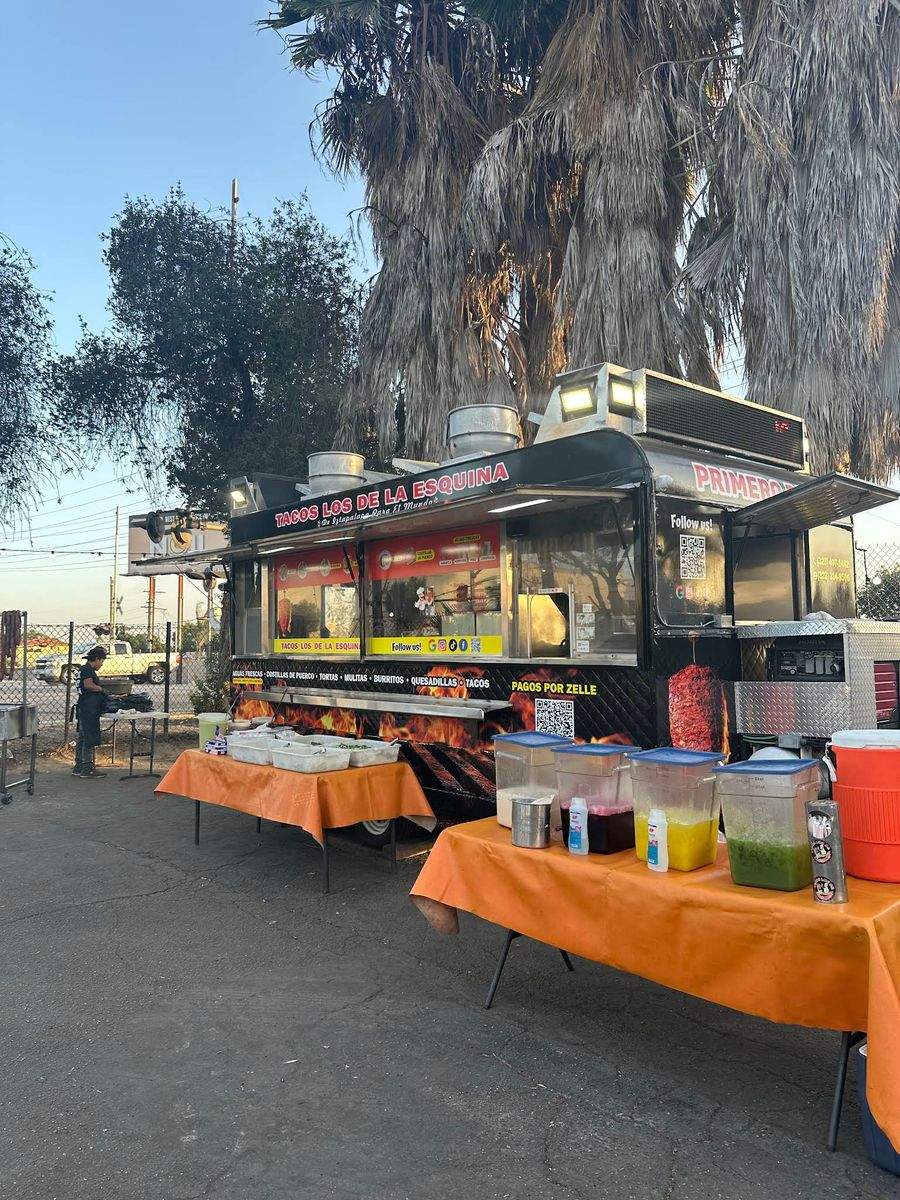 Tacos Los De La Esquina stand exterior — Commerce CA